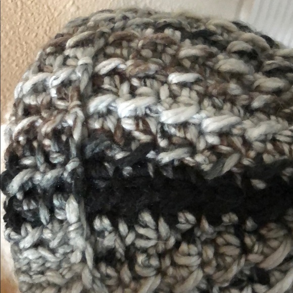 Blk/Wh/Brown Variegated Handcrafted Hat w/Pompom - Picture 4 of 4